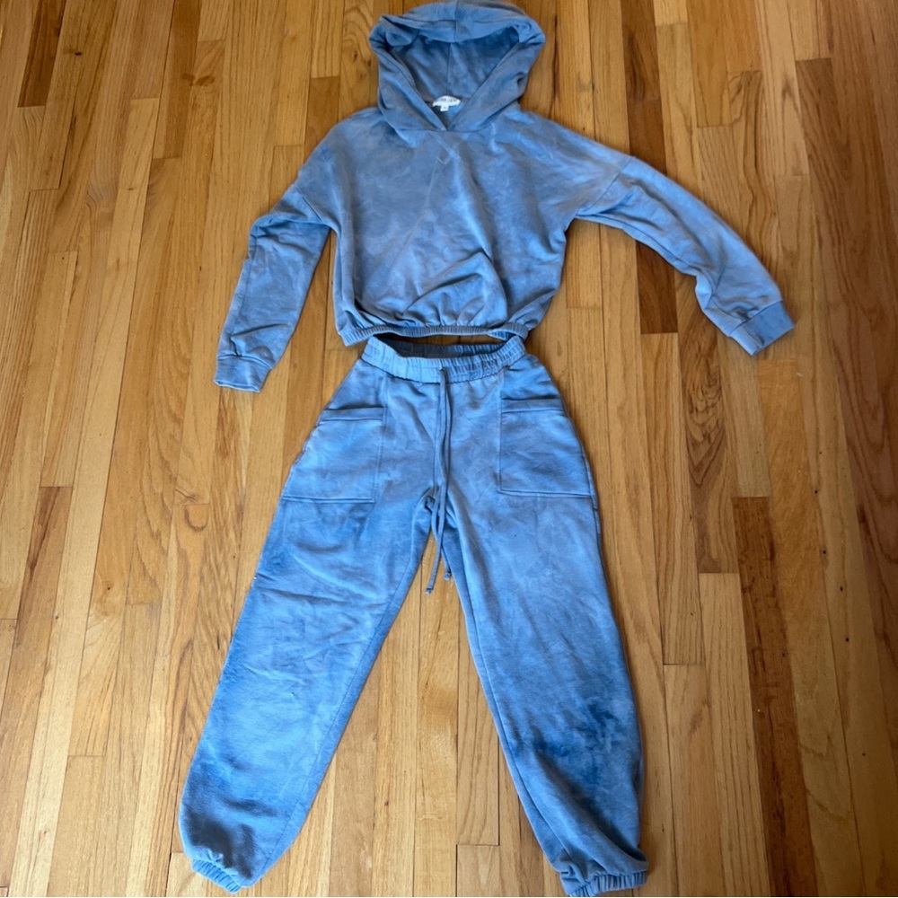Blue sweatshirt and sweatpants set
